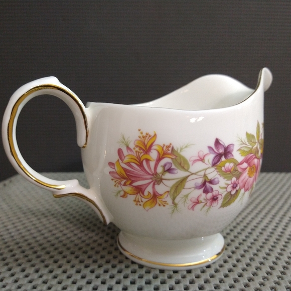 Vintage Colclough Bone China Cup And Saucer, Creamer, Sugar Bowl Mad in England - Picture 8 of 13